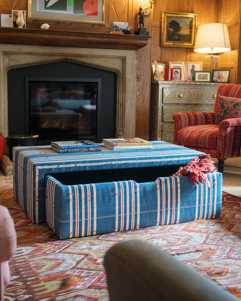 Ottoman Emelia sur mesure dans n'importe quel tissu