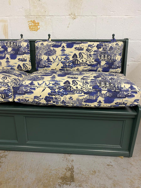 Matilda banquette in Beata Heuman/ Willow in Ink and Farrow and Ball/ Studio green