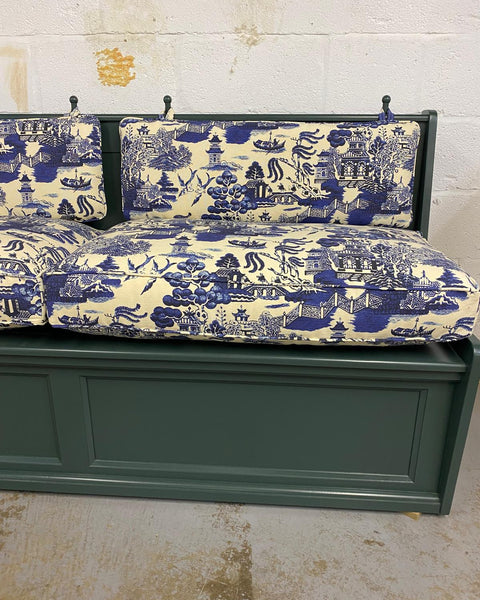 Matilda banquette in Beata Heuman/ Willow in Ink and Farrow and Ball/ Studio green