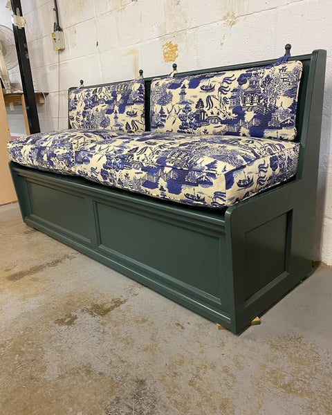 Matilda banquette in Beata Heuman/ Willow in Ink and Farrow and Ball/ Studio green