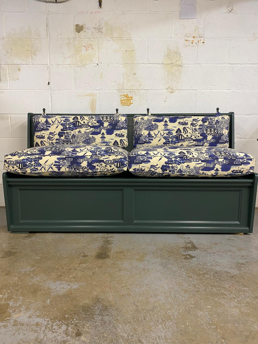 Matilda banquette in Beata Heuman/ Willow in Ink and Farrow and Ball/ Studio green