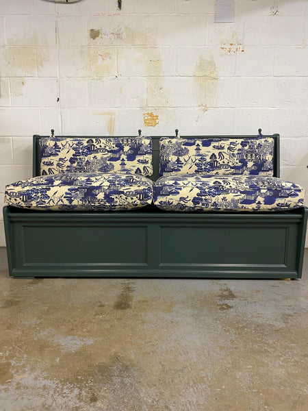 Matilda banquette in Beata Heuman/ Willow in Ink and Farrow and Ball/ Studio green