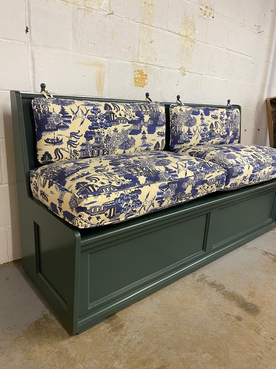 Matilda banquette in Beata Heuman/ Willow in Ink and Farrow and Ball/ Studio green
