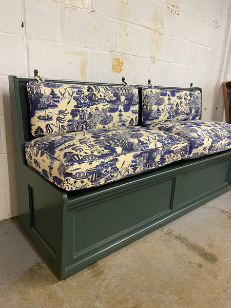 Matilda banquette in Beata Heuman/ Willow in Ink and Farrow and Ball/ Studio green