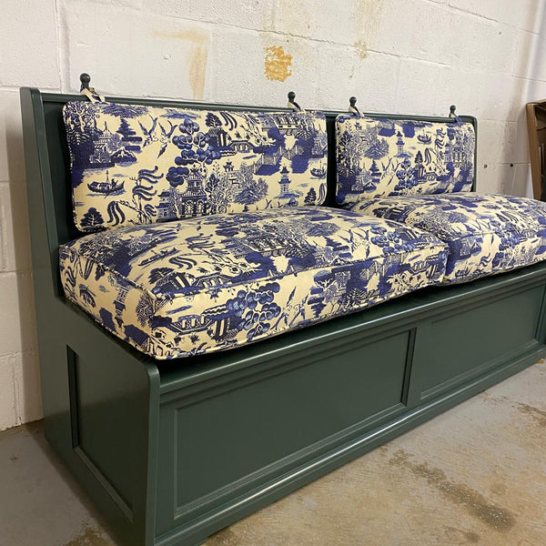 Matilda banquette in Beata Heuman/ Willow in Ink and Farrow and Ball/ Studio green